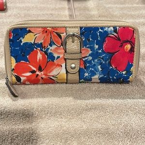 Floral Apt 9 Wallet